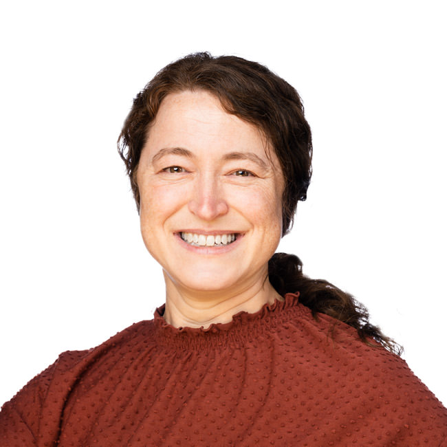 2022_SAW_Headshots_Leslie Smith__07-Edit_650px